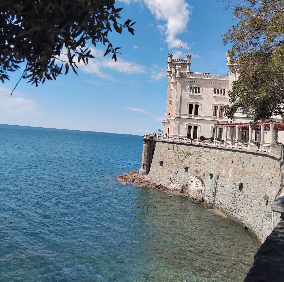 Dvorac Miramare na litici u Trstu