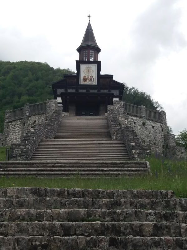 Memorijalna crkva Javorca u Julijskim Alpama