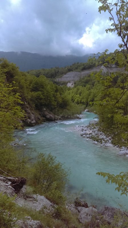 Smaragdna rijeka Soča u Sloveniji