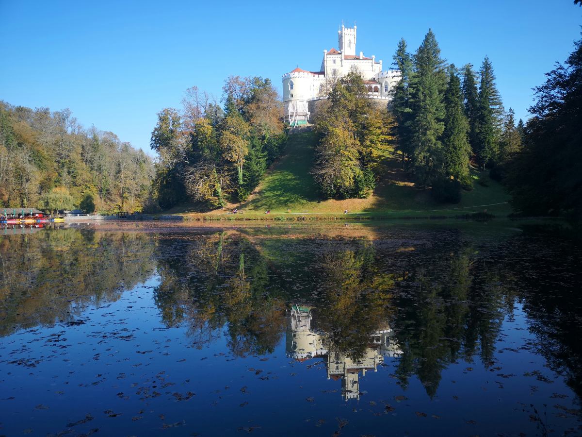 Dvorac Trakošćan i jezero