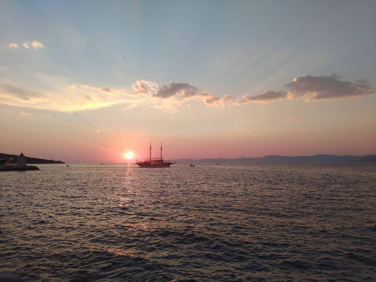 Zalazak sunca u Postirama na Braču