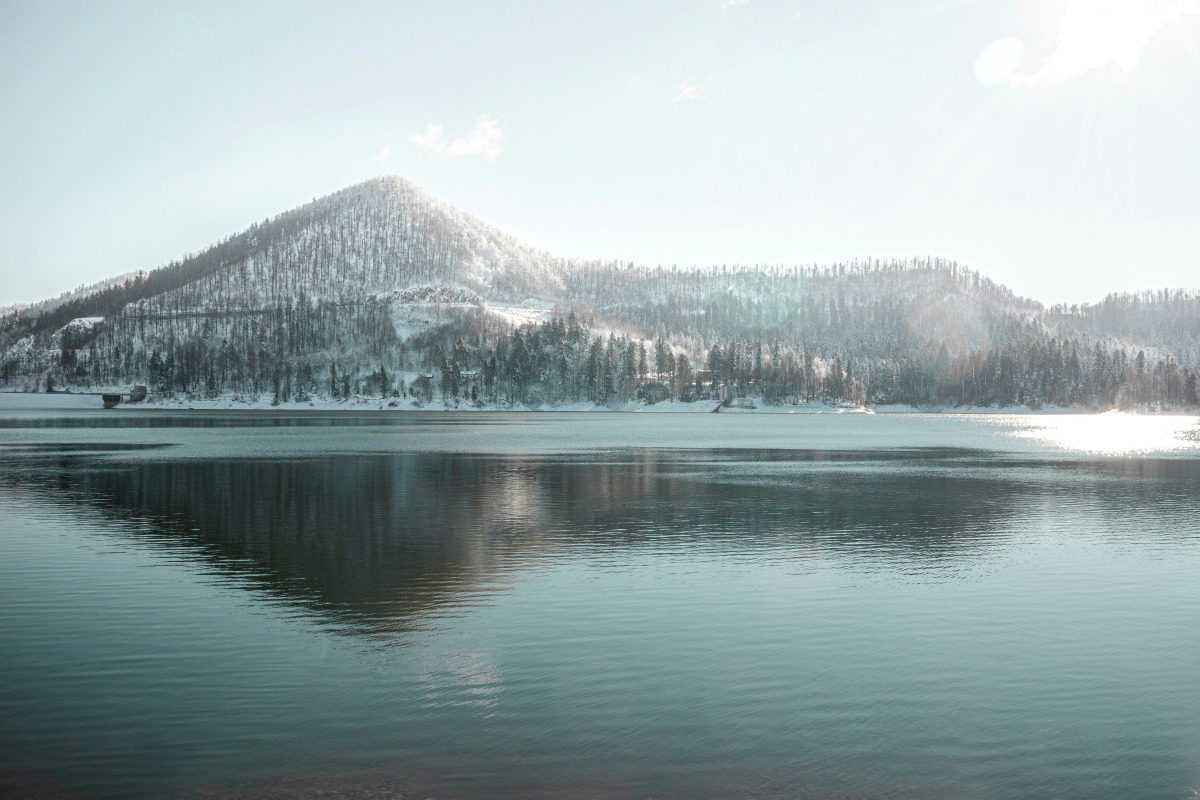 Lokvarsko jezero u Lokvama zimi