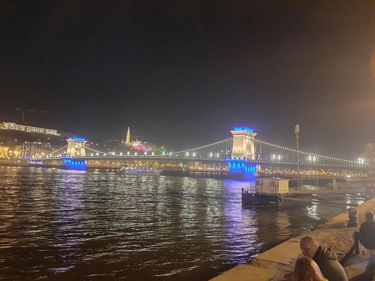 Noćni pogled na Budimpeštu